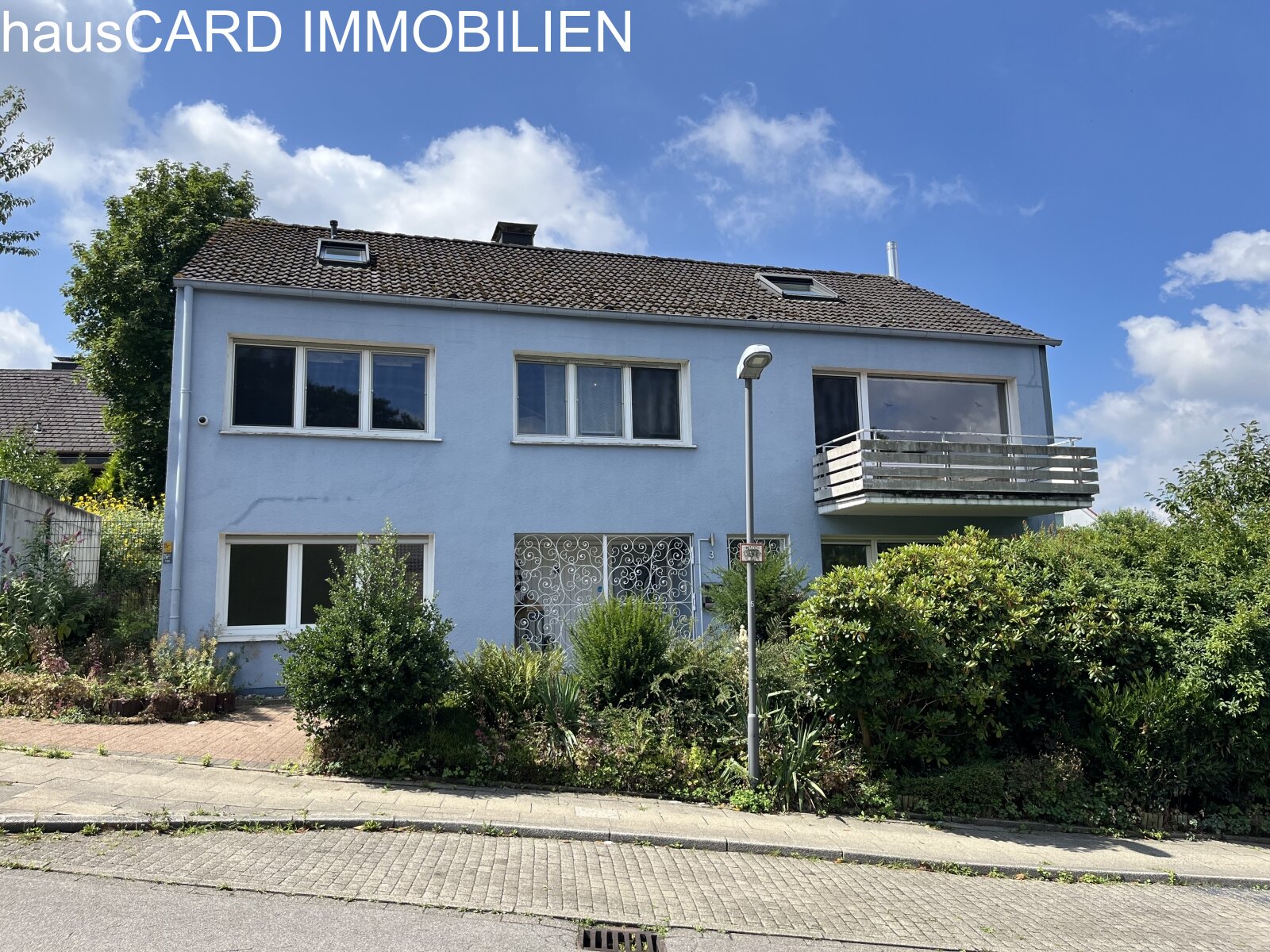 Zweifamilienhaus mit Charme in Top Lage und 840 m2 Grundstück Zweifamilienhaus mit Charme in Top Lage und 840 m2 Grundstück